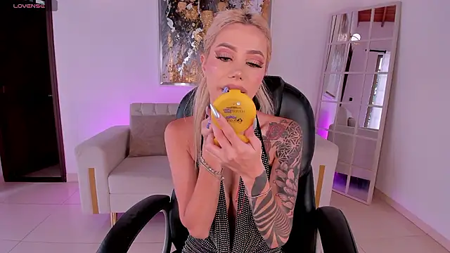 HannaConnor  online show from 03-28-26, 08:52