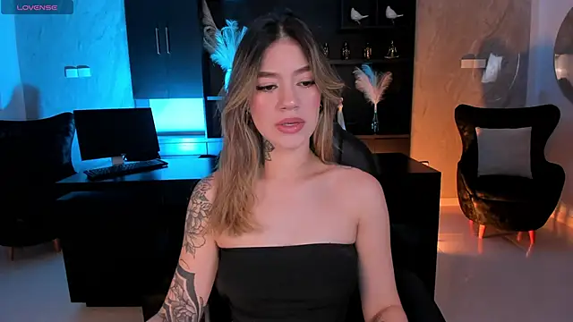 ViolettHansson online show from 09-30-25, 05:51