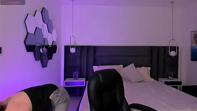 ViolettHansson online show from 10-17-25, 06:43