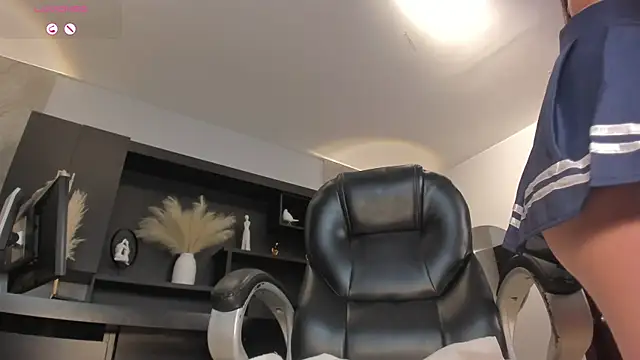 AliceHarper  online show from 03-05-25, 06:12