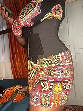 Snapshot of zonroe_the_big chatting on 02-21-26, 11:44 zonroe the big online show from 02-21-26, 11:44