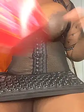 Snapshot of zonroe_the_big chatting on 02-23-26, 07:39 zonroe the big online show from 02-23-26, 07:39