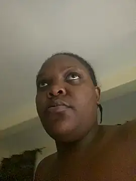 Snapshot of zonroe_the_big chatting on 07-13-26, 04:59 zonroe the big online show from 07-13-26, 04:59
