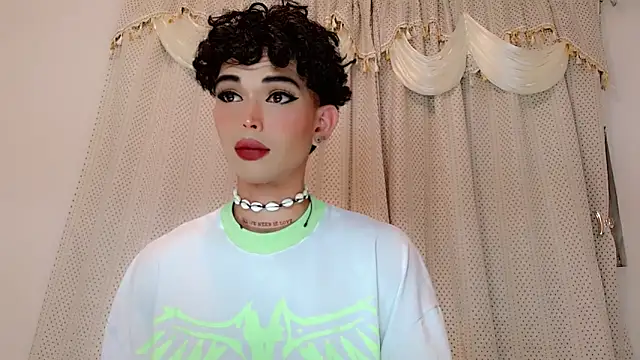 Snapshot of Marian_LV chatting on 12-17-25, 04:29 Marian LV online show from 12-17-25, 04:29