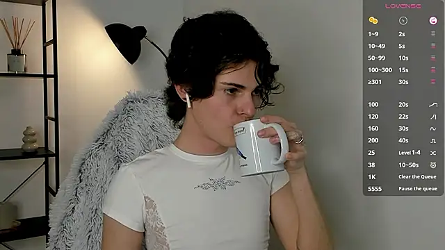 Snapshot of little_femb0y chatting on 02-25-26, 05:22 little femb0y online show from 02-25-26, 05:22