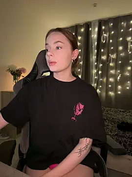 Snapshot of _MayShy_ chatting on 12-17-24, 08:10 MayShy online show from 12-17-24, 08:10