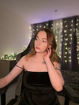 Snapshot of _MayShy_ chatting on 12-19-24, 08:23 MayShy online show from 12-19-24, 08:23