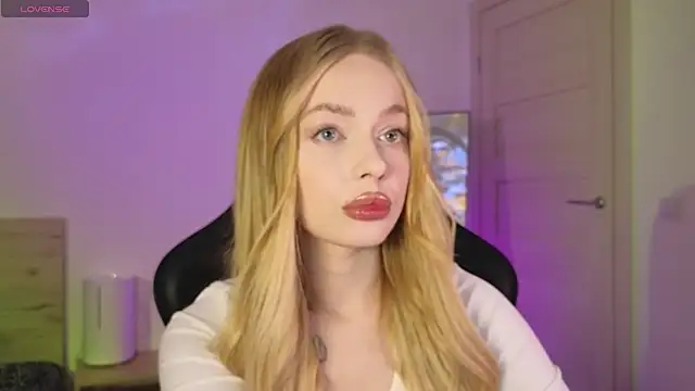 Snapshot of _MayShy_ chatting on 03-15-25, 07:05 MayShy online show from 03-15-25, 07:05