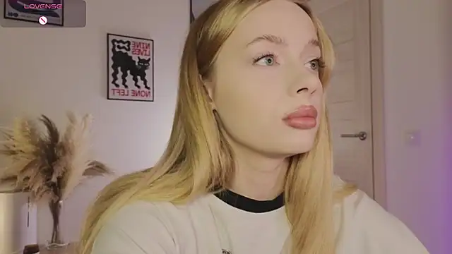 Snapshot of _MayShy_ chatting on 03-20-25, 05:58 MayShy online show from 03-20-25, 05:58