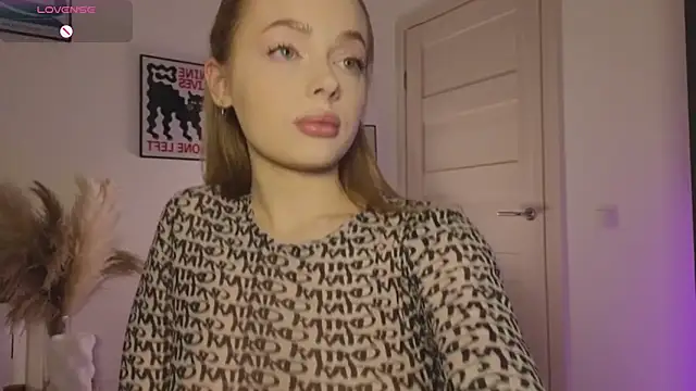 Snapshot of _MayShy_ chatting on 03-21-25, 04:51 MayShy online show from 03-21-25, 04:51