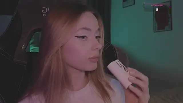 Snapshot of _MayShy_ chatting on 09-17-25, 06:53 MayShy online show from 09-17-25, 06:53