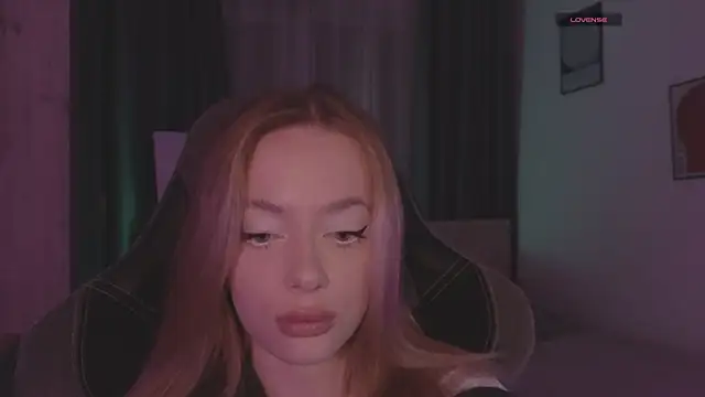 Snapshot of _MayShy_ chatting on 09-19-25, 06:52 MayShy online show from 09-19-25, 06:52