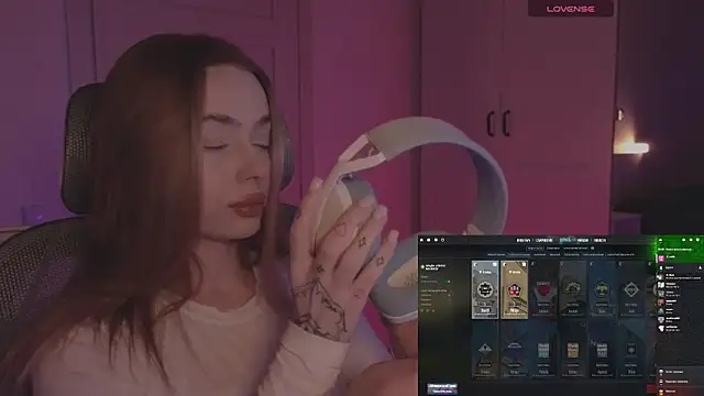 Snapshot of _MayShy_ chatting on 10-20-25, 04:29 MayShy online show from 10-20-25, 04:29