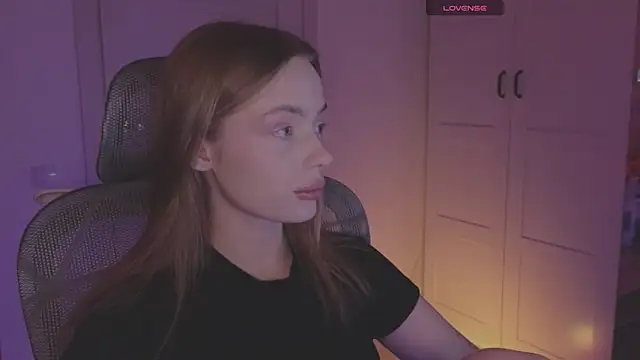 Snapshot of _MayShy_ chatting on 10-31-25, 05:41 MayShy online show from 10-31-25, 05:41