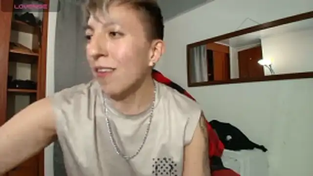 Snapshot of Sexyboy_666 chatting on 06-10-26, 06:01 Sexyboy 666 online show from 06-10-26, 06:01