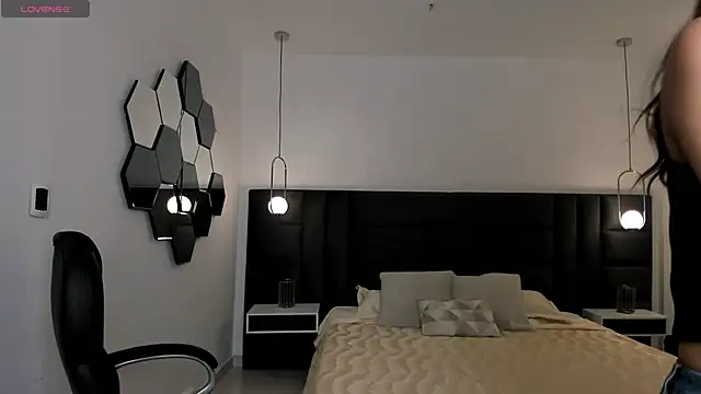 Snapshot of AnaisNin chatting on 09-19-25, 04:14 AnaisNin online show from 09-19-25, 04:14