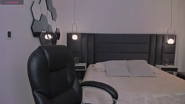 Snapshot of AnaisNin chatting on 11-14-25, 03:16 AnaisNin online show from 11-14-25, 03:16