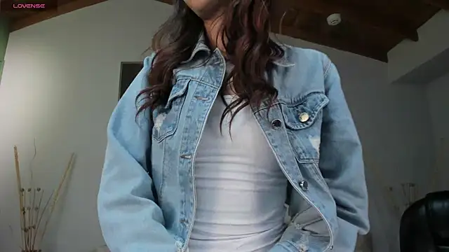 Snapshot of AnaisNin chatting on 11-19-25, 03:39 AnaisNin online show from 11-19-25, 03:39