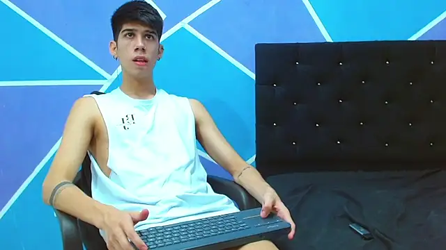 Snapshot of jhony-sex chatting on 12-20-24, 04:20 jhony-sex online show from 12-20-24, 04:20