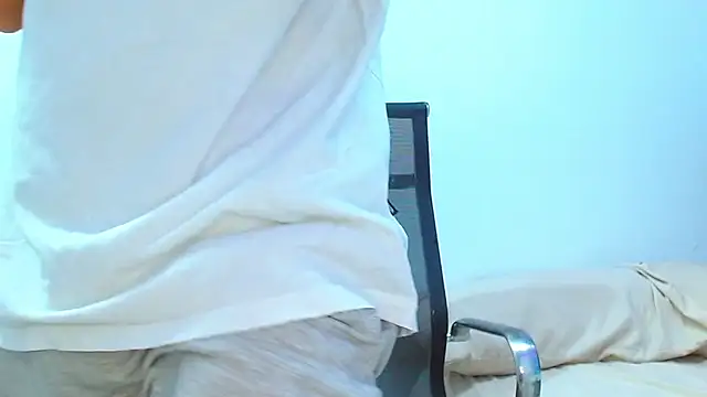 Snapshot of jhony-sex chatting on 03-18-25, 02:04 jhony-sex online show from 03-18-25, 02:04