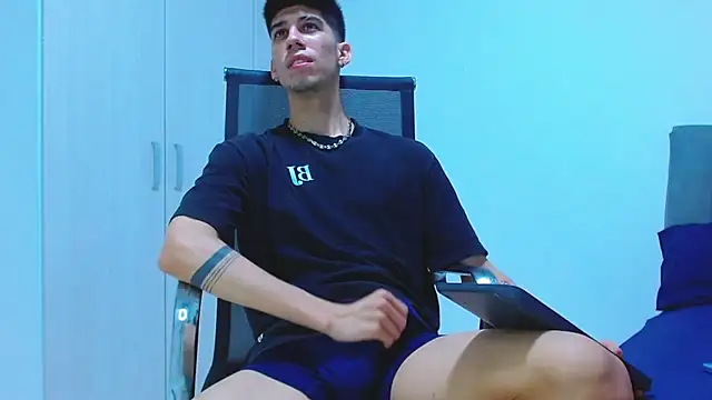 Snapshot of jhony-sex chatting on 10-31-25, 03:18 jhony-sex online show from 10-31-25, 03:18