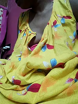 Snapshot of Bengoli--bhabhi chatting on 02-23-25, 09:33 Bengoli--bhabhi online show from 02-23-25, 09:33