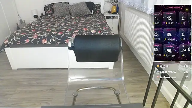 Snapshot of KimBeee chatting on 02-02-25, 01:08 KimBeee online show from 02-02-25, 01:08