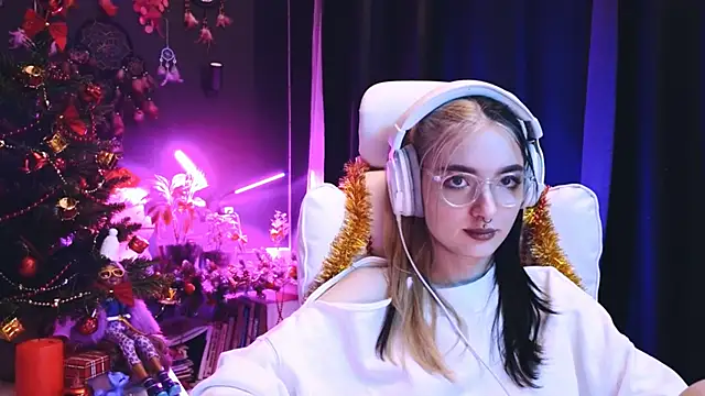 Snapshot of Avi_Nile chatting on 12-11-24, 01:05 Avi Nile online show from 12-11-24, 01:05