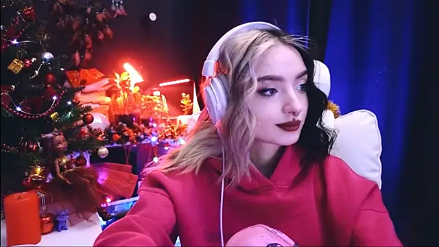 Snapshot of Avi_Nile chatting on 12-25-24, 02:35 Avi Nile online show from 12-25-24, 02:35