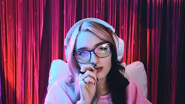 Snapshot of Avi_Nile chatting on 02-14-25, 03:00 Avi Nile online show from 02-14-25, 03:00