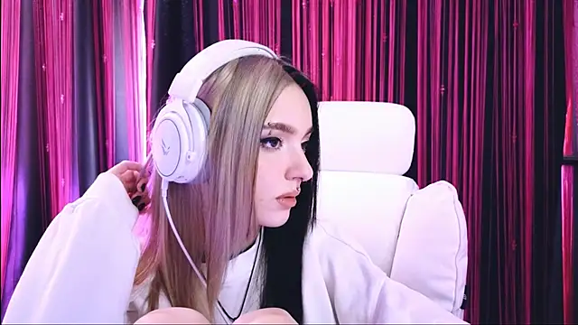 Snapshot of Avi_Nile chatting on 03-16-25, 05:58 Avi Nile online show from 03-16-25, 05:58