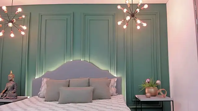 IrisBaker online show from 12-30-24, 05:34