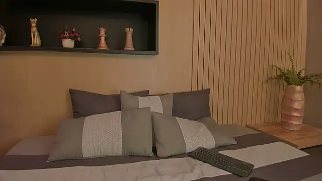 IrisBaker online show from 02-18-25, 10:47