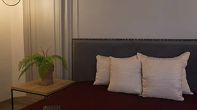 IrisBaker online show from 10-04-25, 11:03