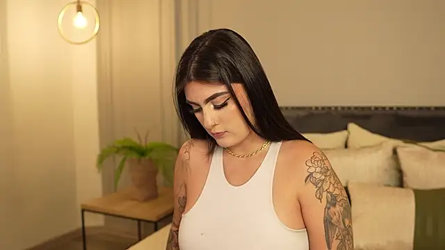 Snapshot of IrisBaker chatting on 01-17-26, 11:08 IrisBaker online show from 01-17-26, 11:08