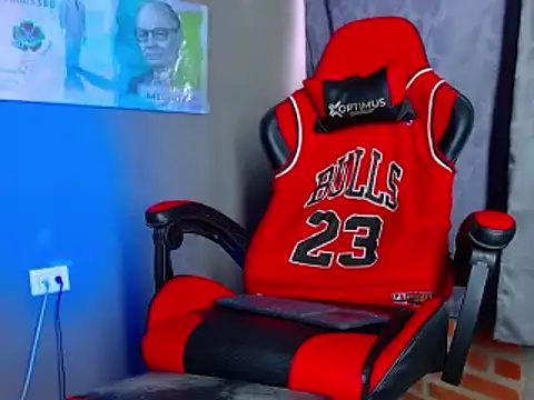 Snapshot of smoker445 chatting on 03-09-25, 12:31 smoker445 online show from 03-09-25, 12:31