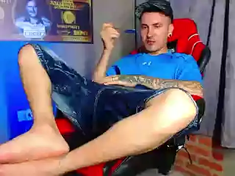 Snapshot of smoker445 chatting on 03-19-25, 02:37 smoker445 online show from 03-19-25, 02:37