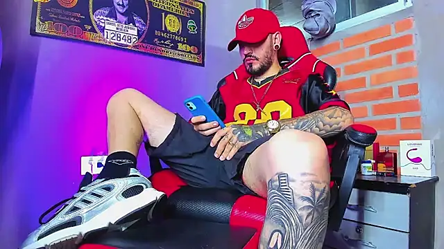 Snapshot of smoker445 chatting on 09-20-25, 11:39 smoker445 online show from 09-20-25, 11:39