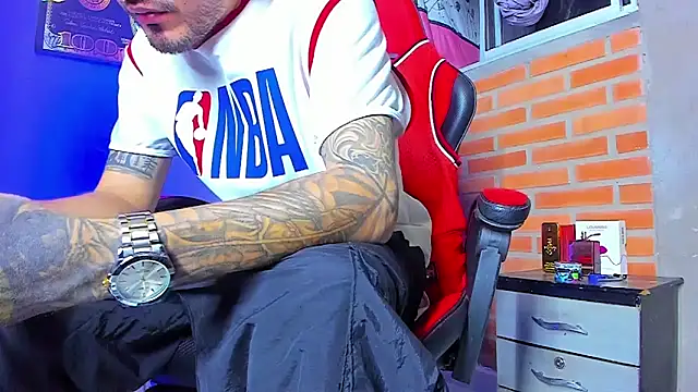 Snapshot of smoker445 chatting on 09-24-25, 04:49 smoker445 online show from 09-24-25, 04:49