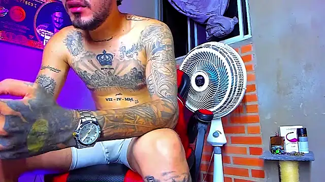 Snapshot of smoker445 chatting on 10-04-25, 12:08 smoker445 online show from 10-04-25, 12:08