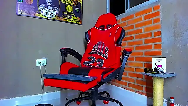 Snapshot of smoker445 chatting on 10-18-25, 12:24 smoker445 online show from 10-18-25, 12:24