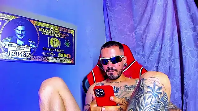 Snapshot of smoker445 chatting on 10-25-25, 08:36 smoker445 online show from 10-25-25, 08:36