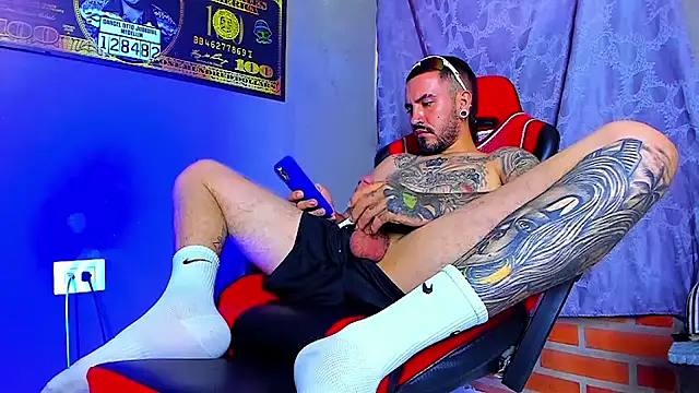 Snapshot of smoker445 chatting on 10-31-25, 07:26 smoker445 online show from 10-31-25, 07:26