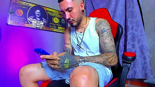 Snapshot of smoker445 chatting on 11-11-25, 05:18 smoker445 online show from 11-11-25, 05:18