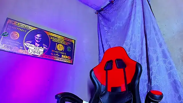 Snapshot of smoker445 chatting on 11-17-25, 06:52 smoker445 online show from 11-17-25, 06:52