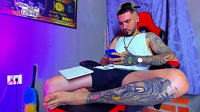 Snapshot of smoker445 chatting on 11-19-25, 03:50 smoker445 online show from 11-19-25, 03:50