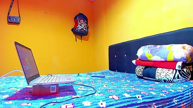 Snapshot of smoker445 chatting on 01-09-26, 06:31 smoker445 online show from 01-09-26, 06:31