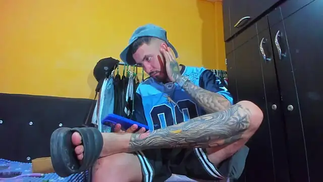 Snapshot of smoker445 chatting on 02-14-26, 07:21 smoker445 online show from 02-14-26, 07:21