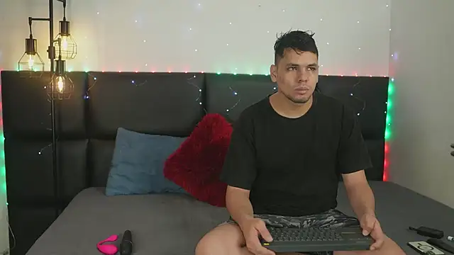 Snapshot of Cleoanubis- chatting on 12-13-24, 05:05 Cleoanubis- online show from 12-13-24, 05:05