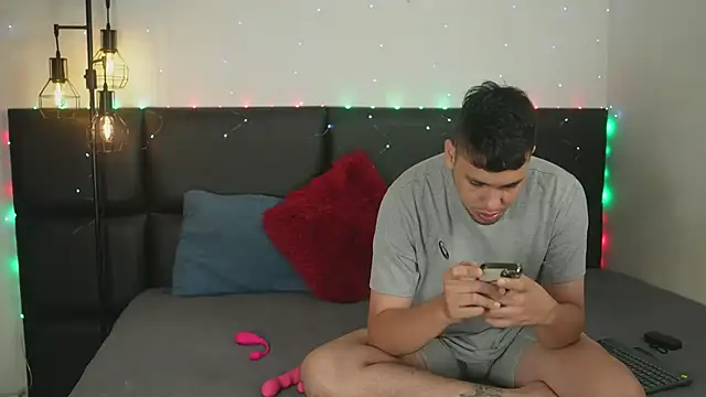 Snapshot of Cleoanubis- chatting on 12-14-24, 06:02 Cleoanubis- online show from 12-14-24, 06:02